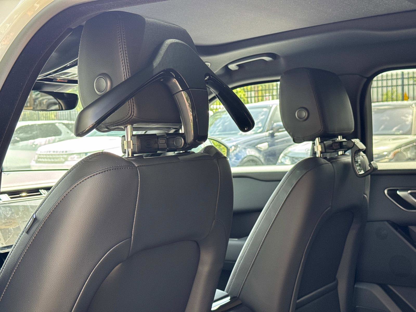 New 2026 Land Rover Range Rover Velar Dynamic SE image 15