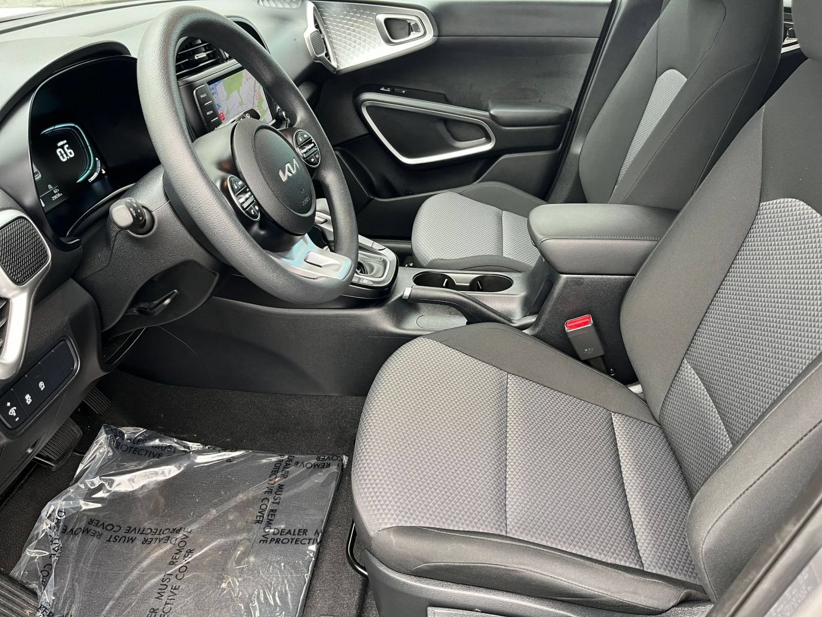 Used 2025 Kia Soul LX w/ LX Technology Package FWD image 25