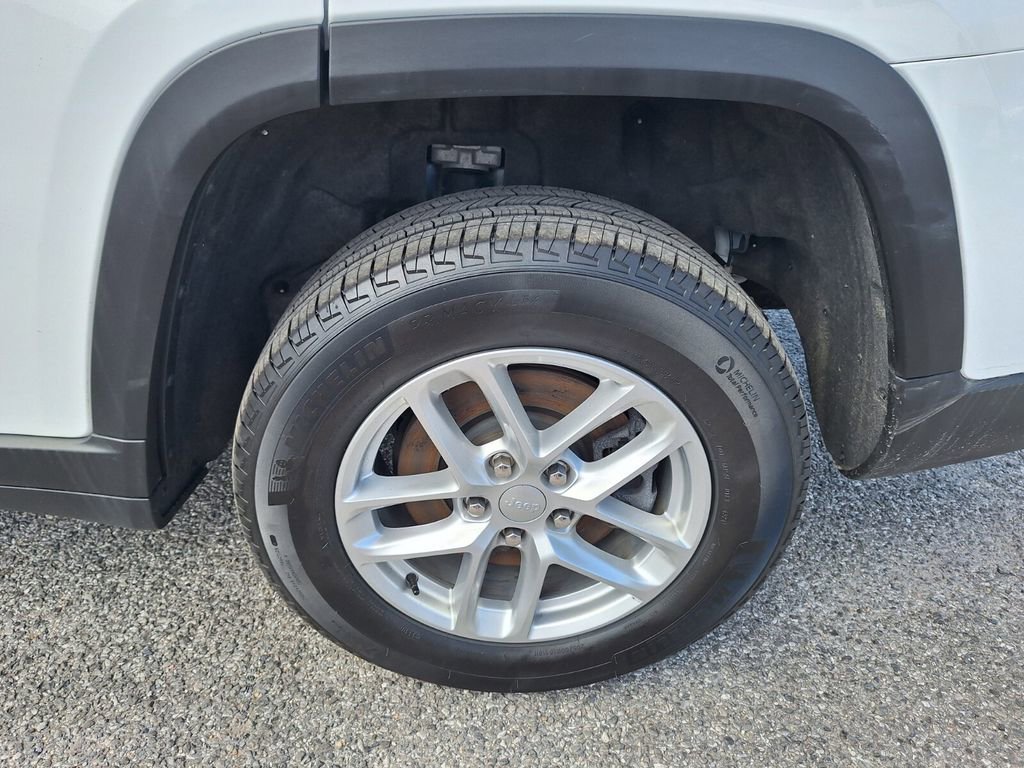 Used 2025 Jeep Grand Cherokee L Laredo w/ Luxury Tech Group I image 26
