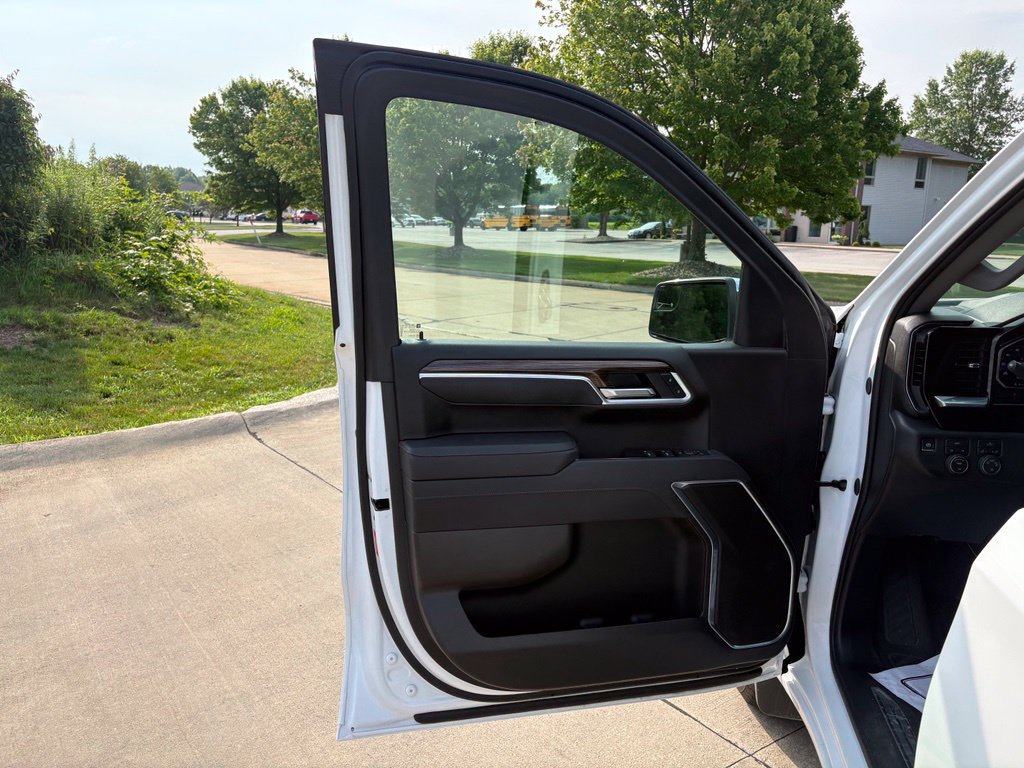 Used 2026 Chevrolet Silverado 1500 LT AWD/4WD image 13