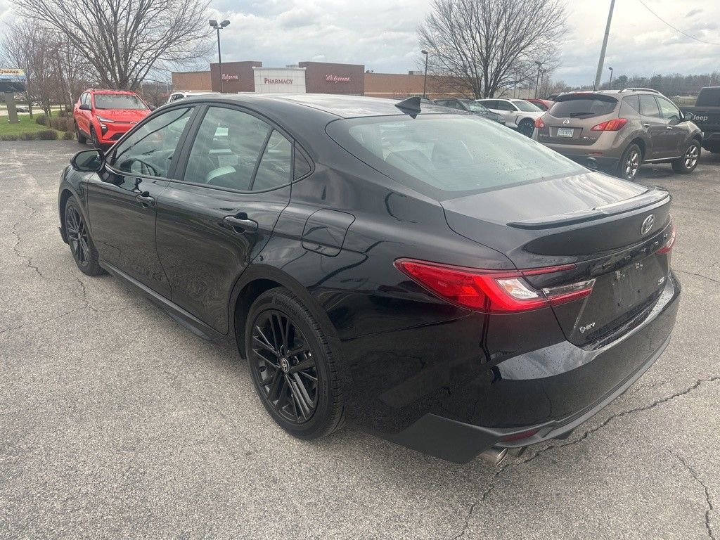 Used 2025 Toyota Camry SE image 4