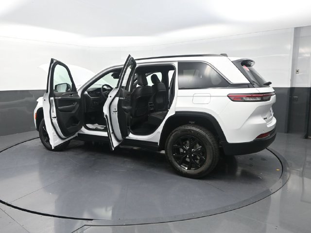 New 2026 Jeep Grand Cherokee Altitude AWD/4WD image 35
