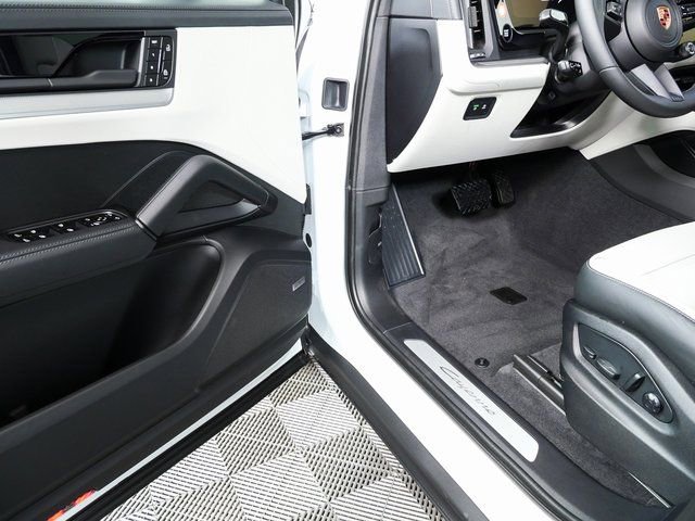New 2026 Porsche Cayenne Coupe image 8