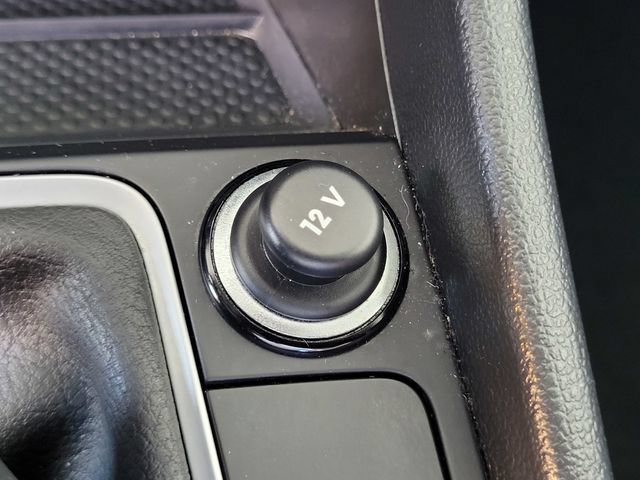 Used 2025 Volkswagen Jetta SE FWD image 12
