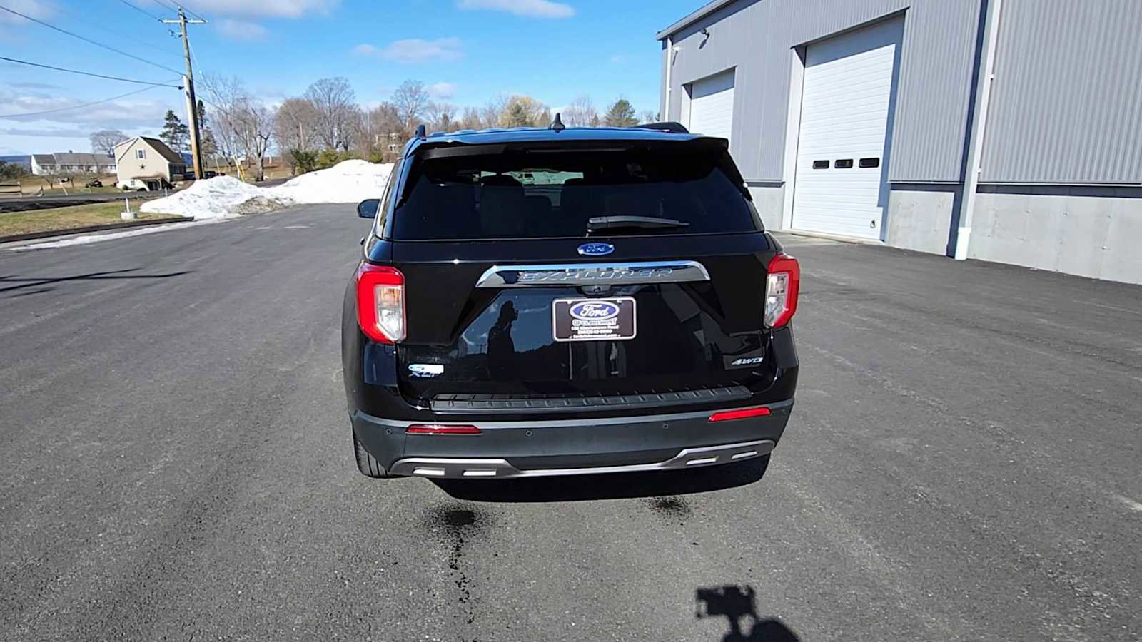 Used 2022 Ford Explorer XLT w/ Equipment Group 202A image 7