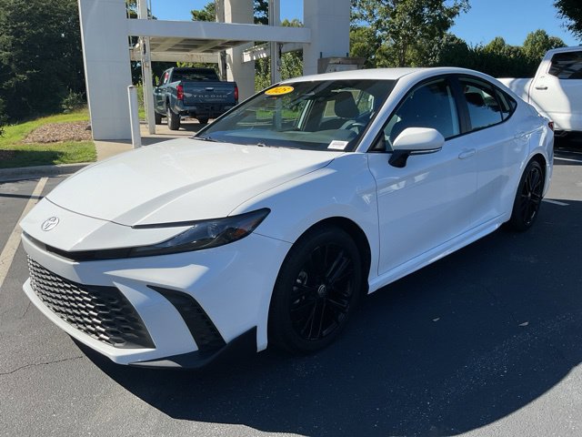 Used 2025 Toyota Camry SE FWD image 2