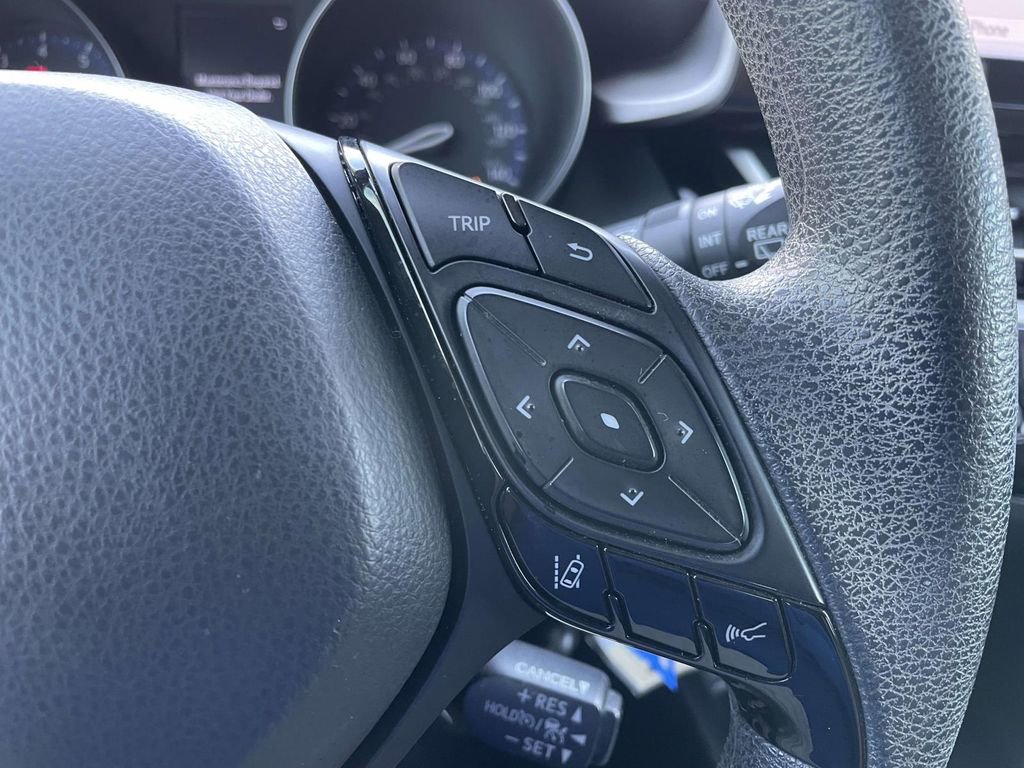 Used 2021 Toyota C-HR LE image 31