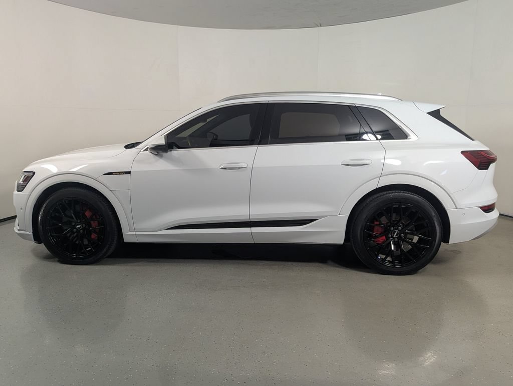 Used 2019 Audi e-tron Prestige w/ Prestige Package AWD/4WD image 4