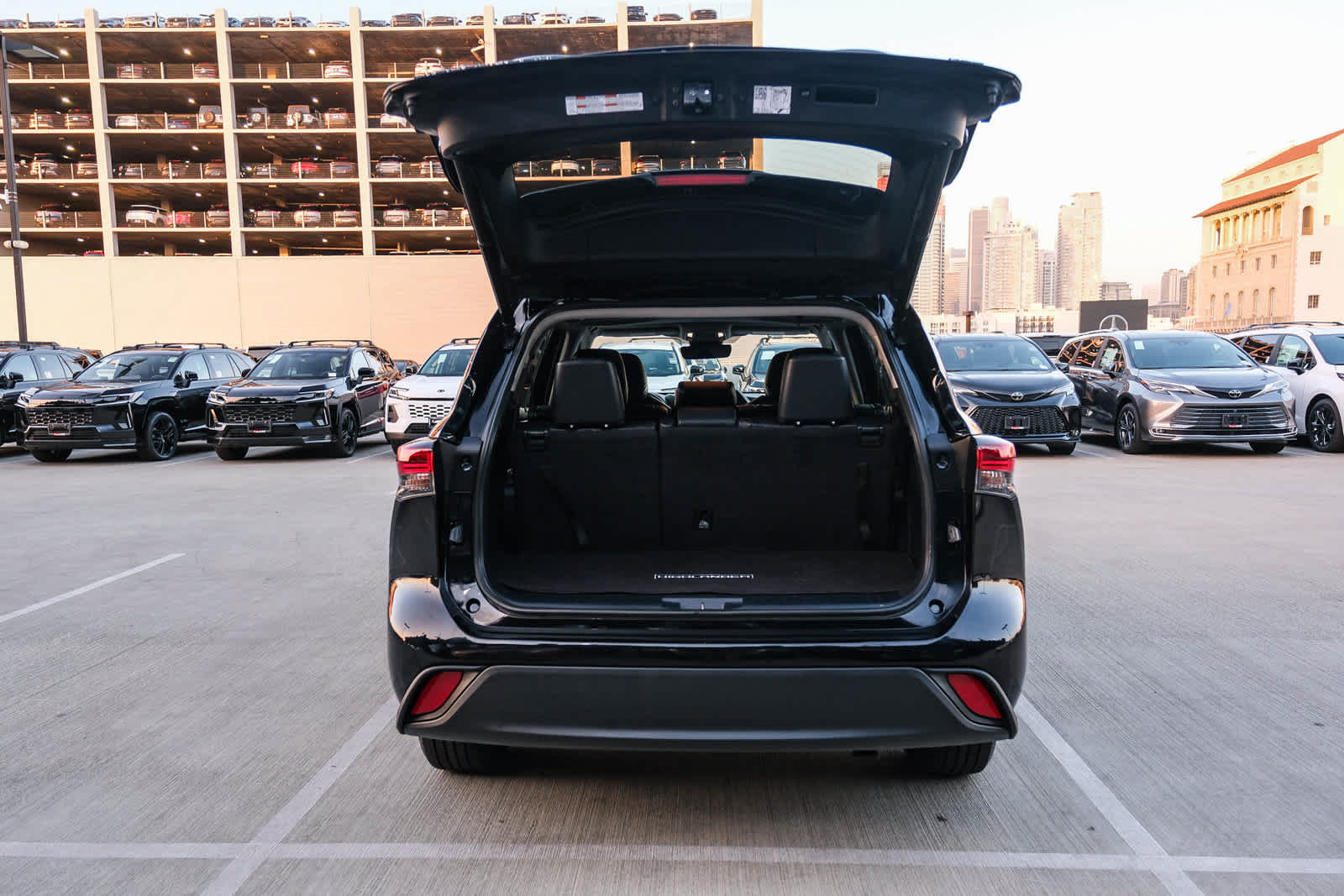 Used 2024 Toyota Highlander XLE FWD image 27