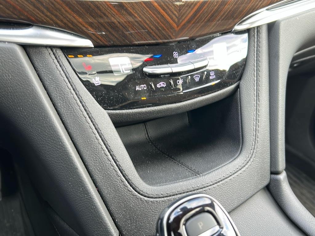 Used 2025 Cadillac XT6 Premium Luxury w/ Platinum Package FWD image 17