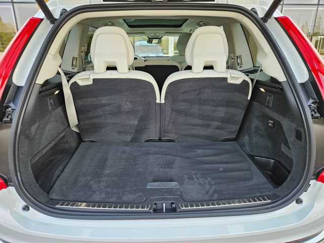 Certified 2023 Volvo XC90 T8 Plus AWD/4WD image 11
