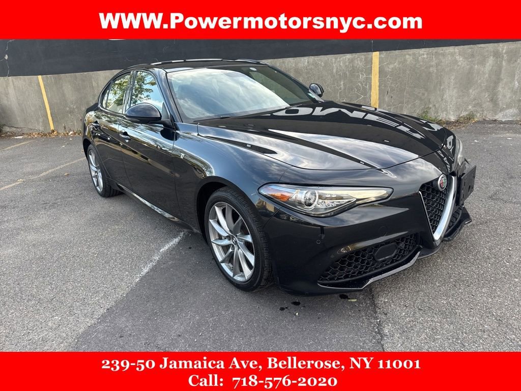 Used 2022 Alfa Romeo Giulia Ti image 3