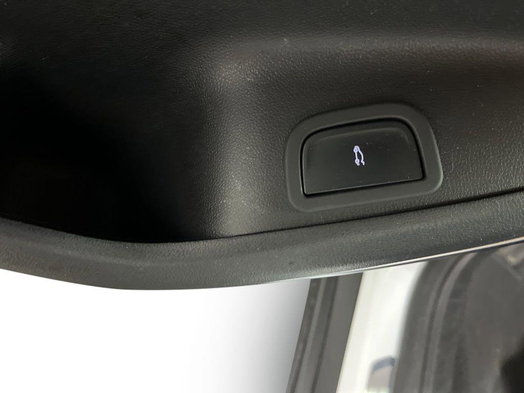 Used 2025 Buick Enclave Preferred AWD/4WD image 14