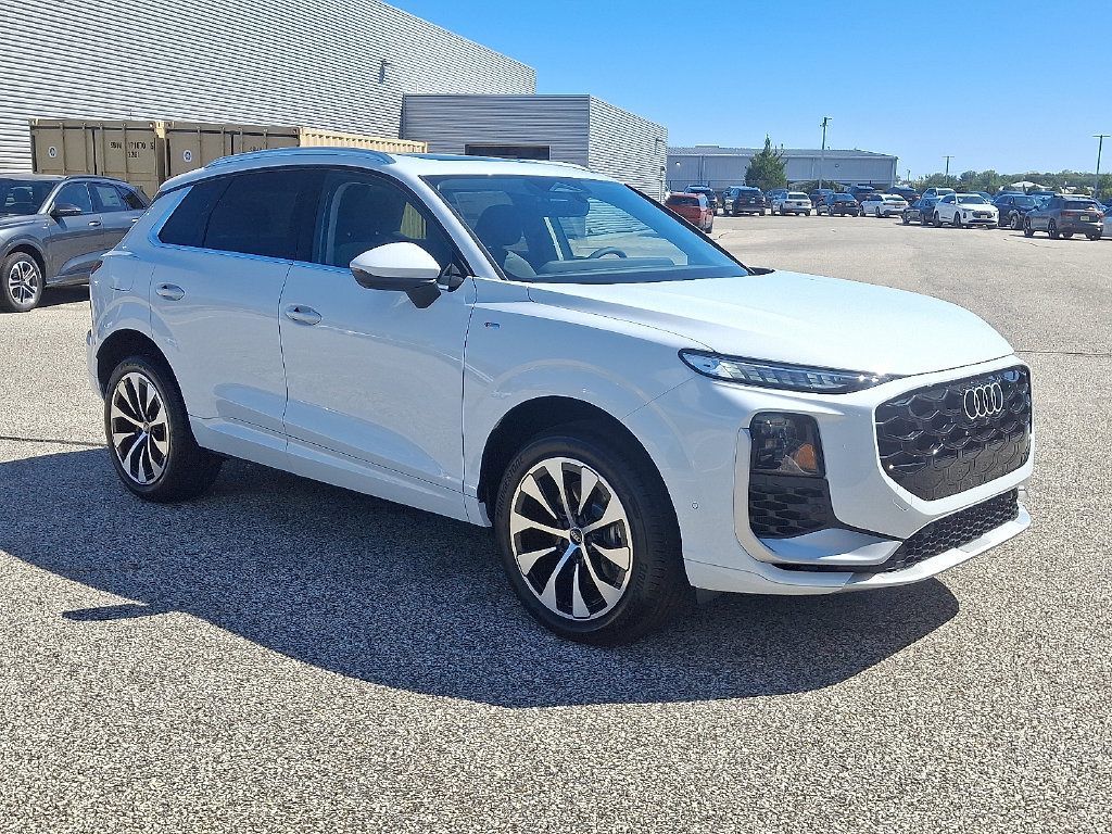 New 2026 Audi Q3 quattro 2.0T AWD/4WD image 2