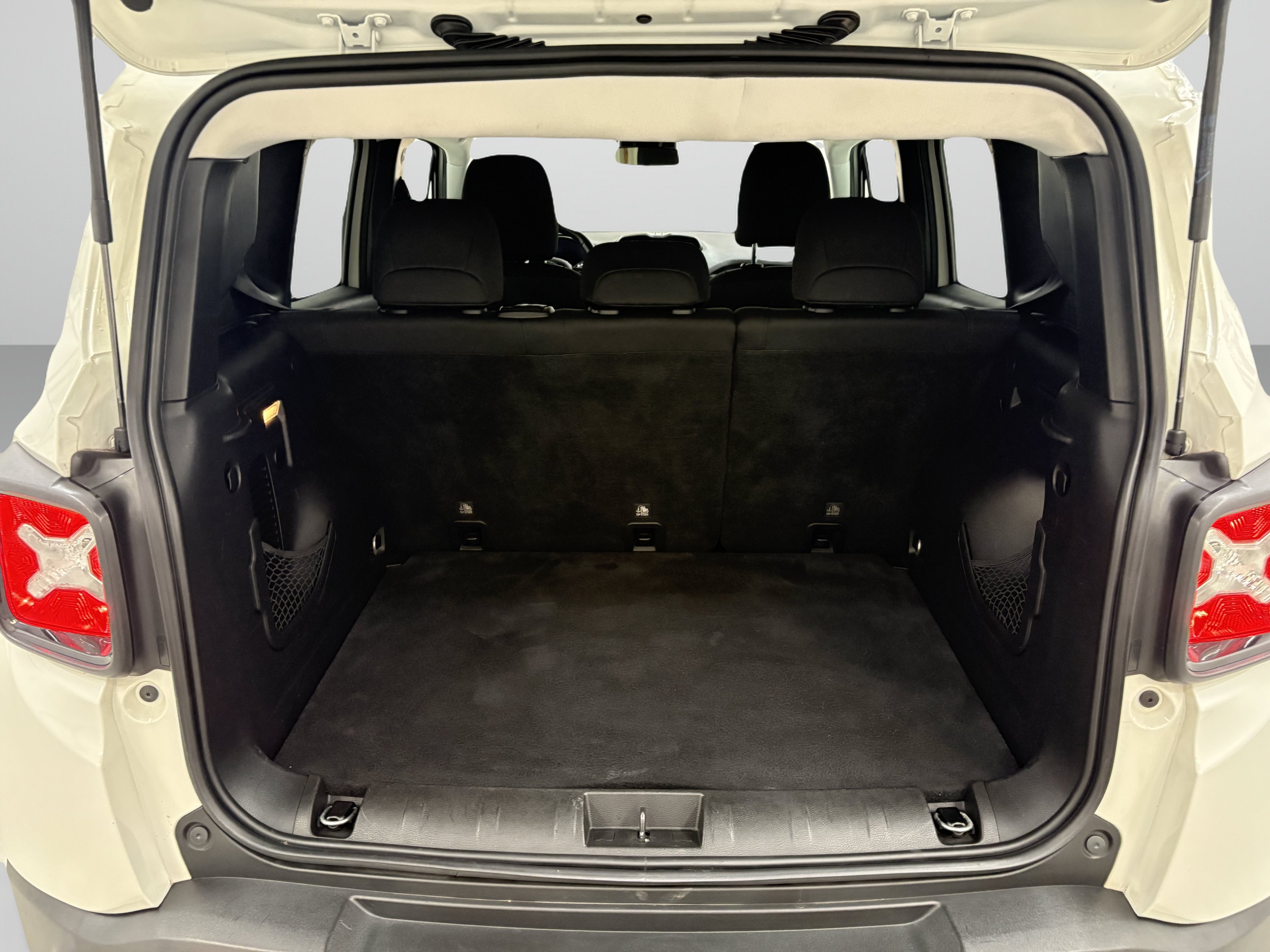 Used 2019 Jeep Renegade Altitude w/ Quick Order Package 2XM AWD/4WD image 9