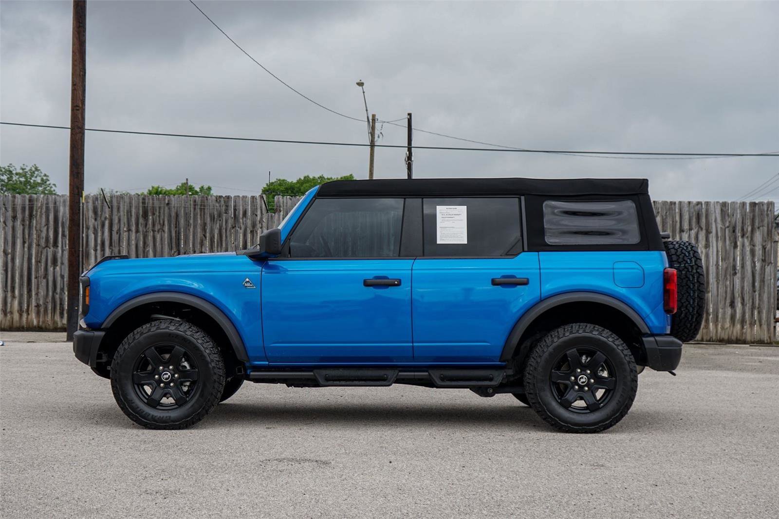 Used 2024 Ford Bronco Black Diamond image 7