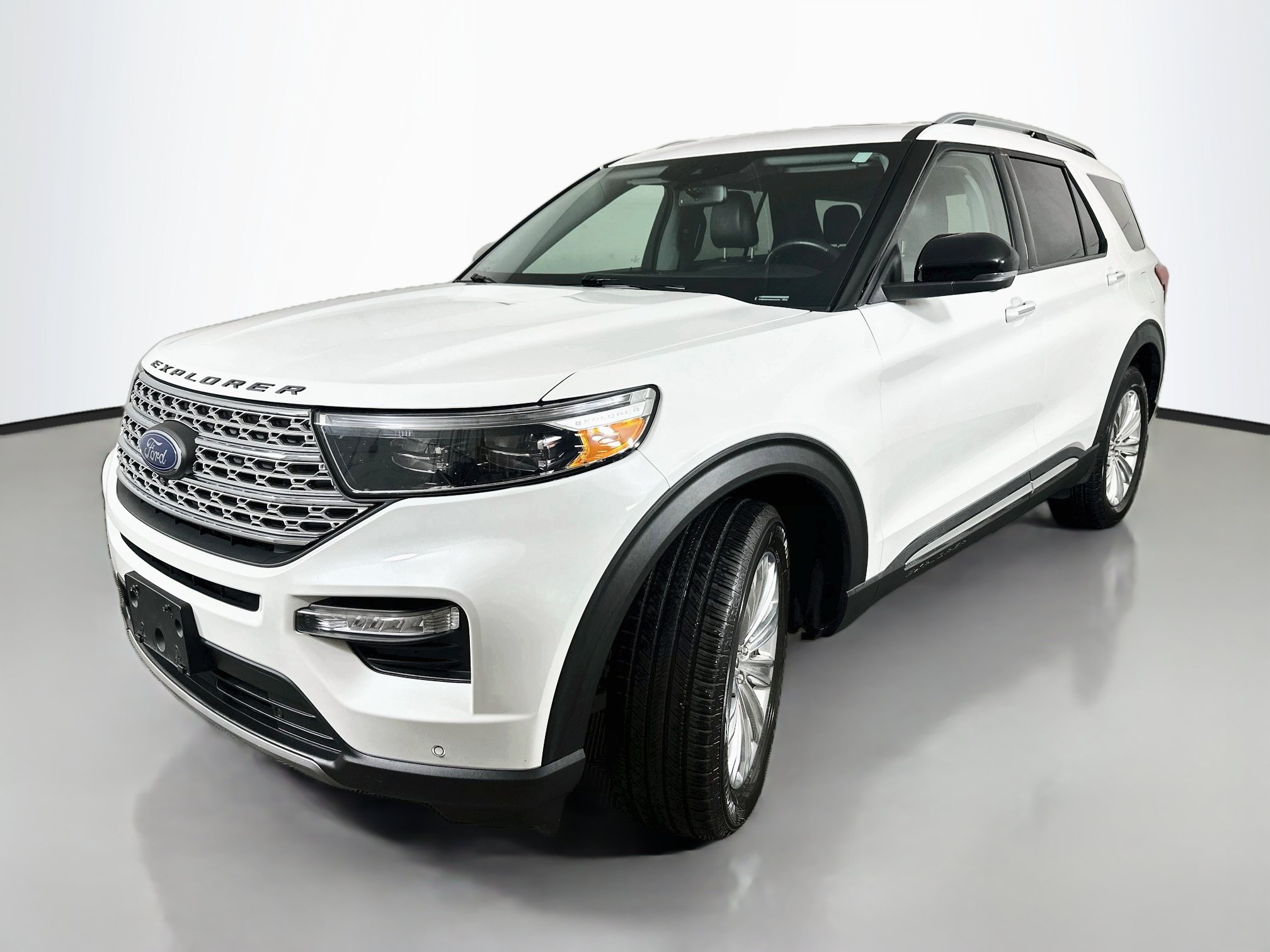 Used 2022 Ford Explorer Limited w/ Equipment Group 301A AWD/4WD image 3