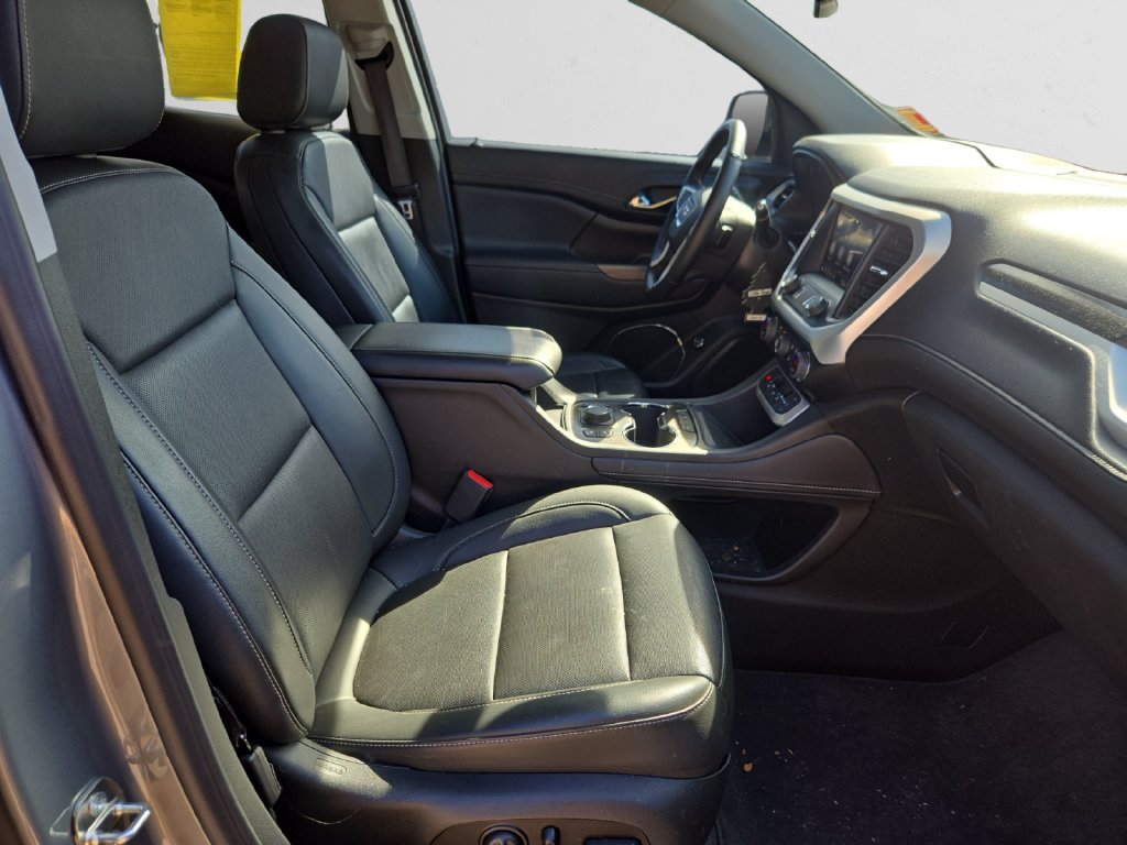 Used 2023 GMC Acadia SLT w/ Technology Package AWD/4WD image 16