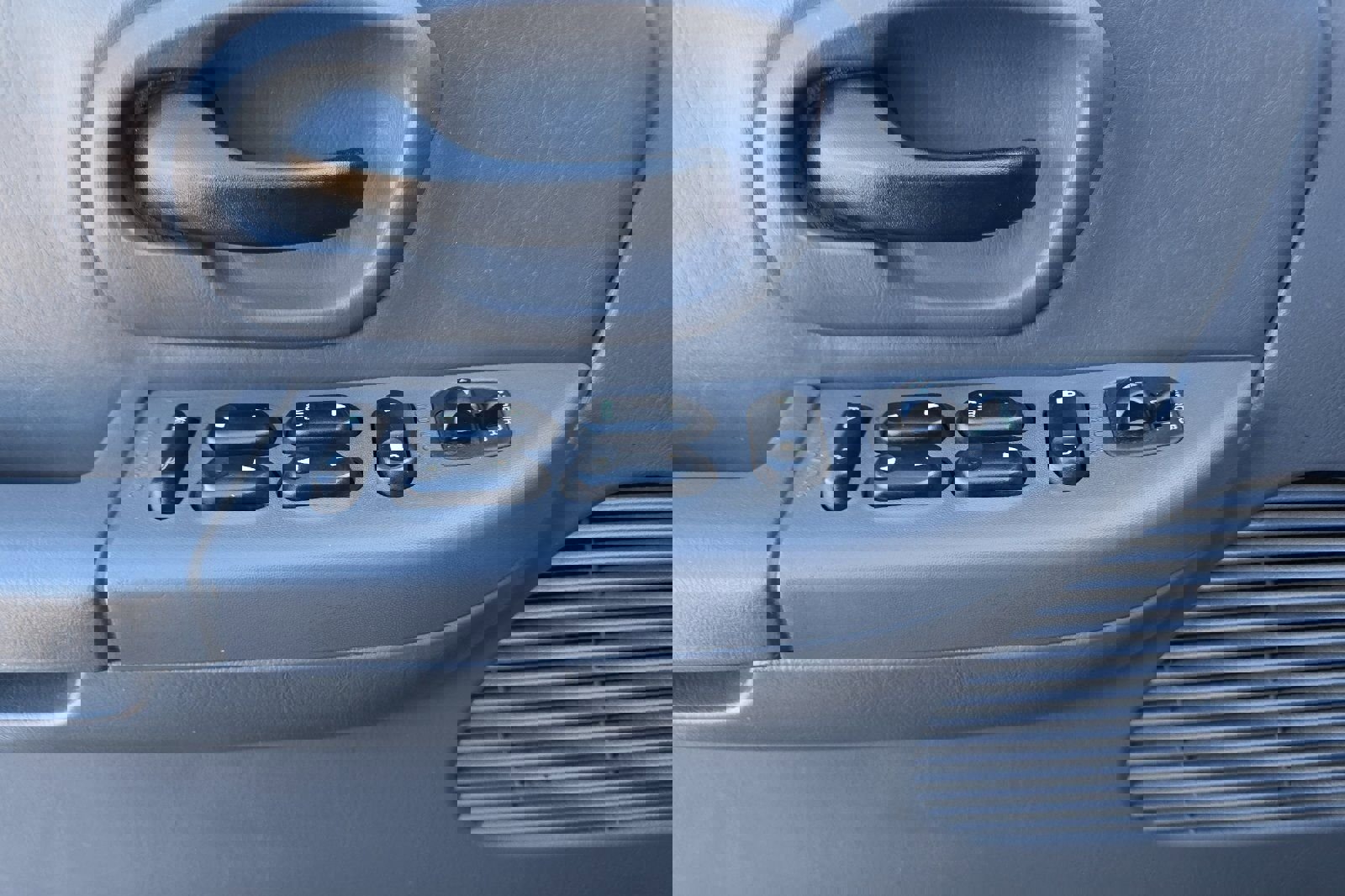 Used 2003 Ford F150 XLT AWD/4WD image 11