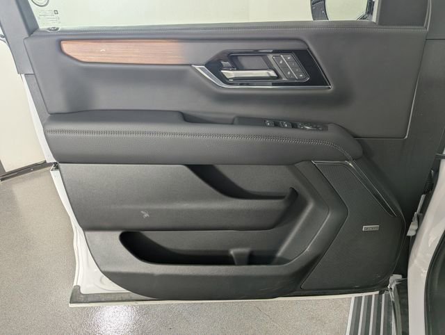 Used 2025 GMC Yukon Denali w/ Denali Reserve Package AWD/4WD image 9