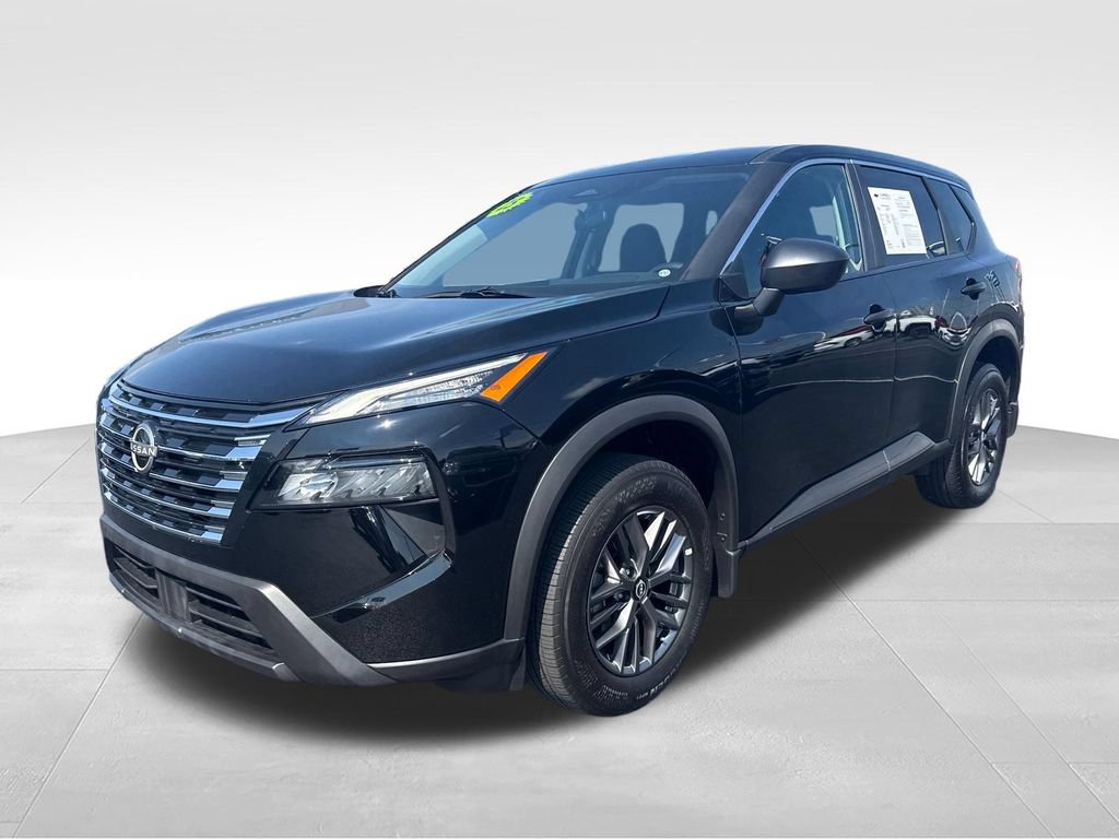 Used 2025 Nissan Rogue S AWD/4WD image 2