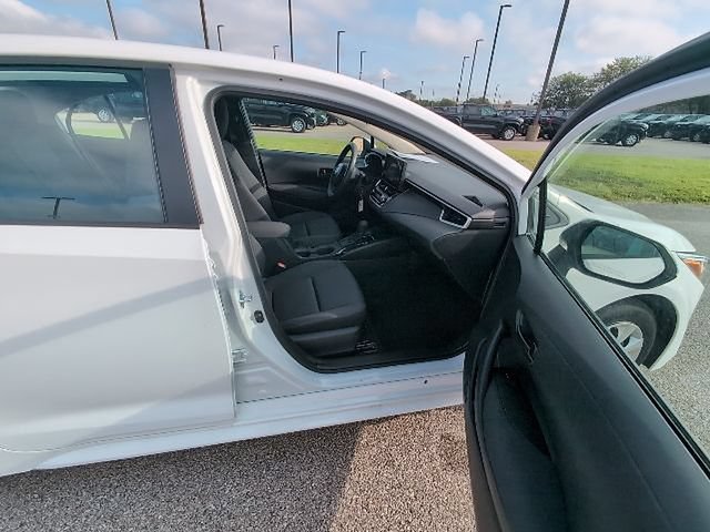 Certified 2025 Toyota Corolla LE FWD image 3