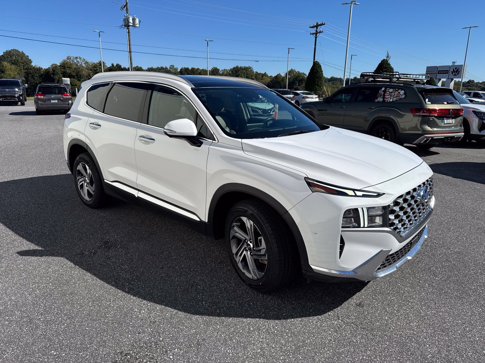 Used 2023 Hyundai Santa Fe SEL w/ Premium Package FWD image 3