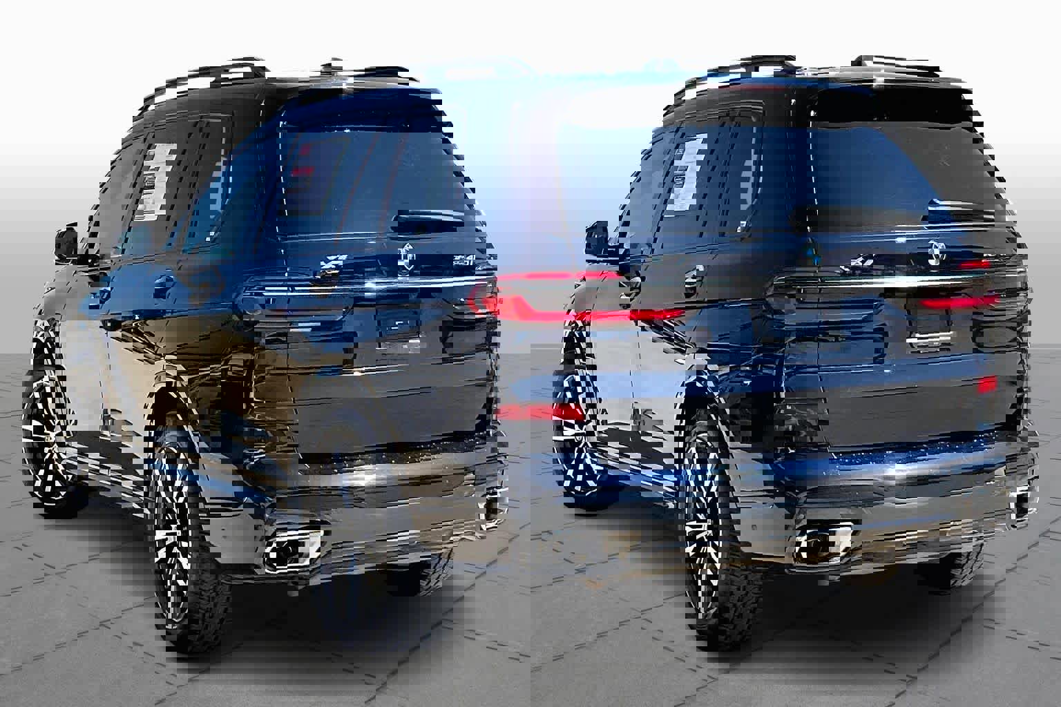 Used 2025 BMW X7 xDrive40i w/ M Sport Package image 12