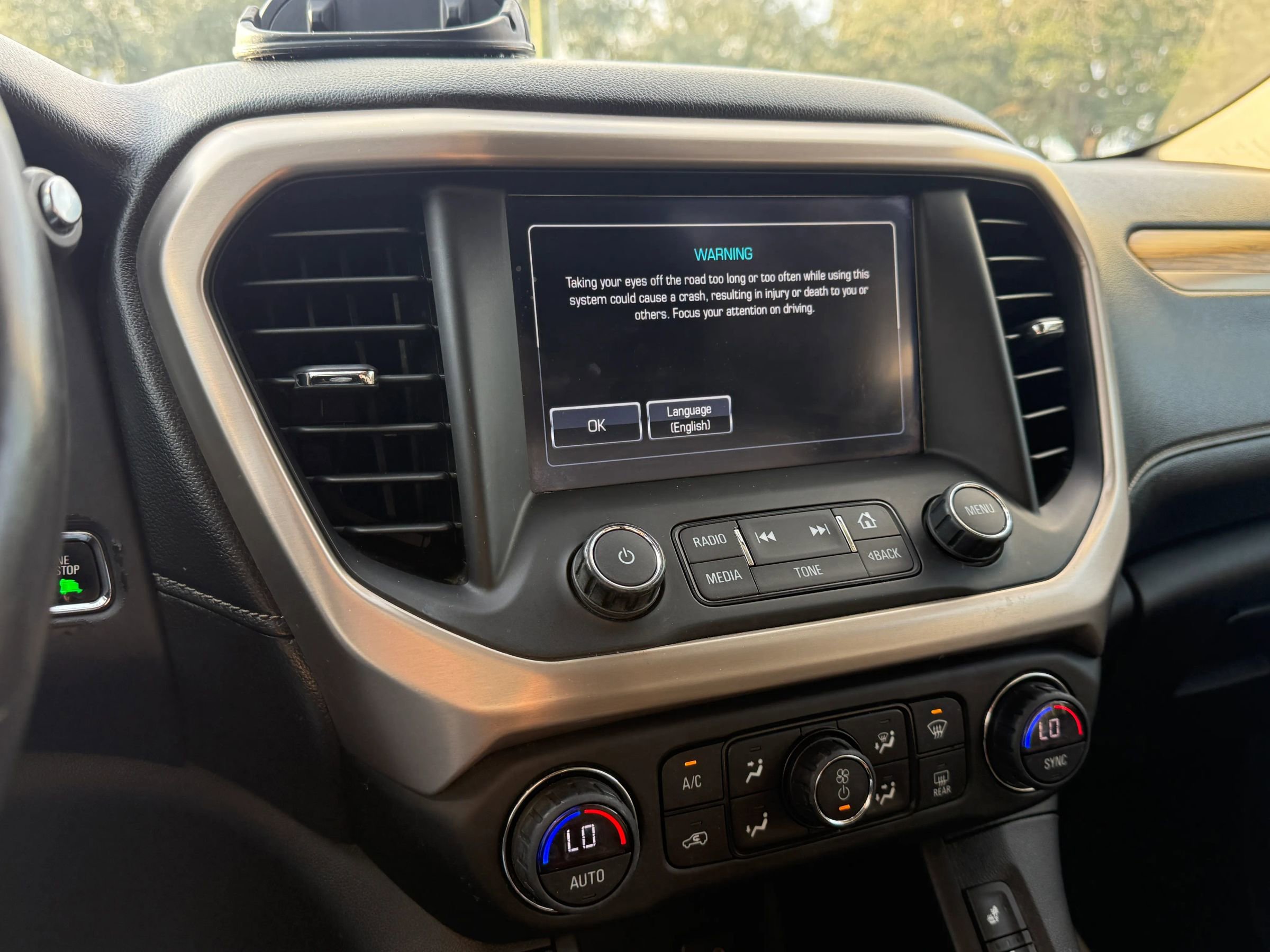 Used 2017 GMC Acadia Denali w/ Technology Package FWD image 15