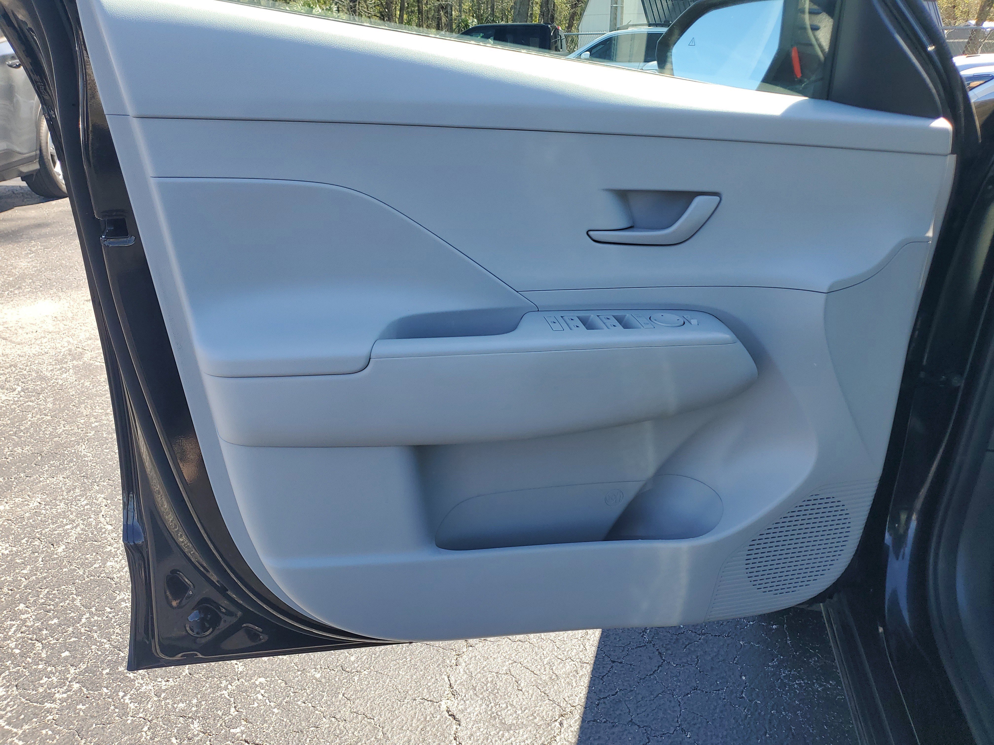 Used 2025 Hyundai Kona SEL image 17