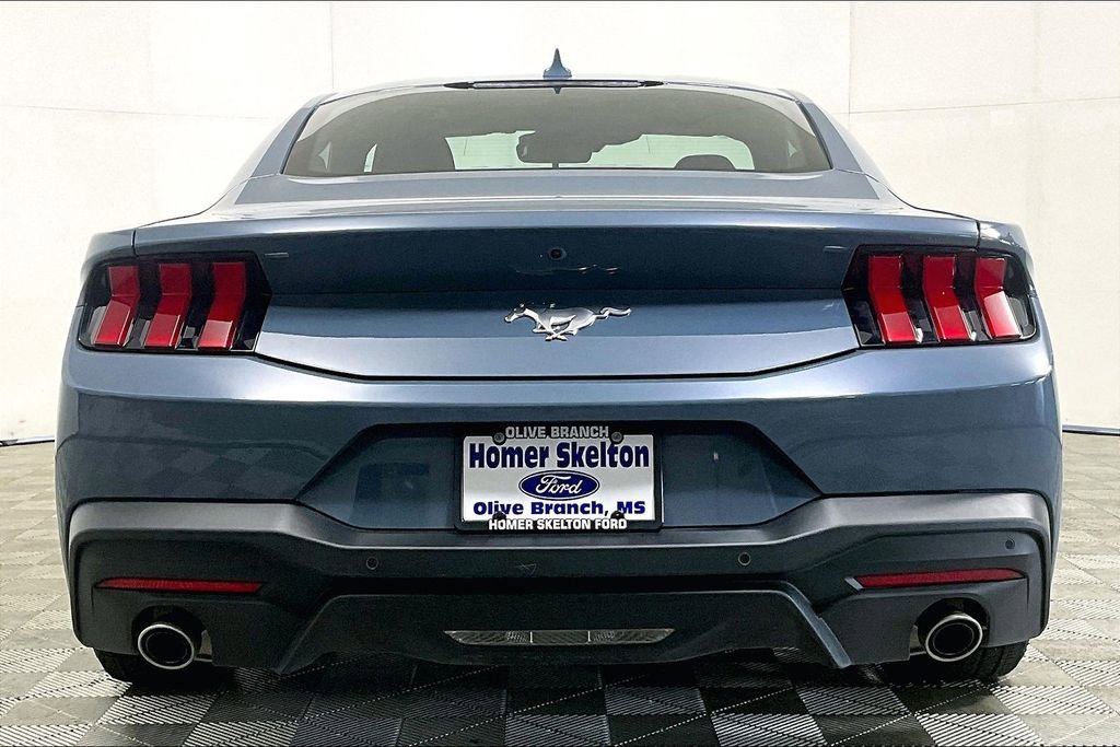 Used 2025 Ford Mustang Coupe image 4