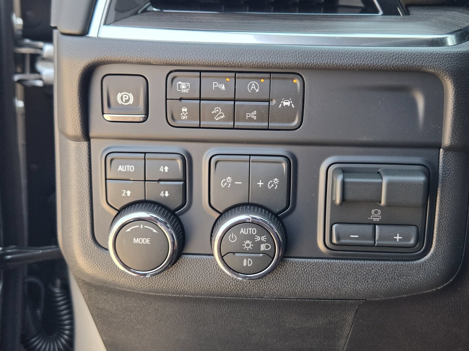 New 2026 Chevrolet Suburban Z71 w/ Comfort Package AWD/4WD image 20