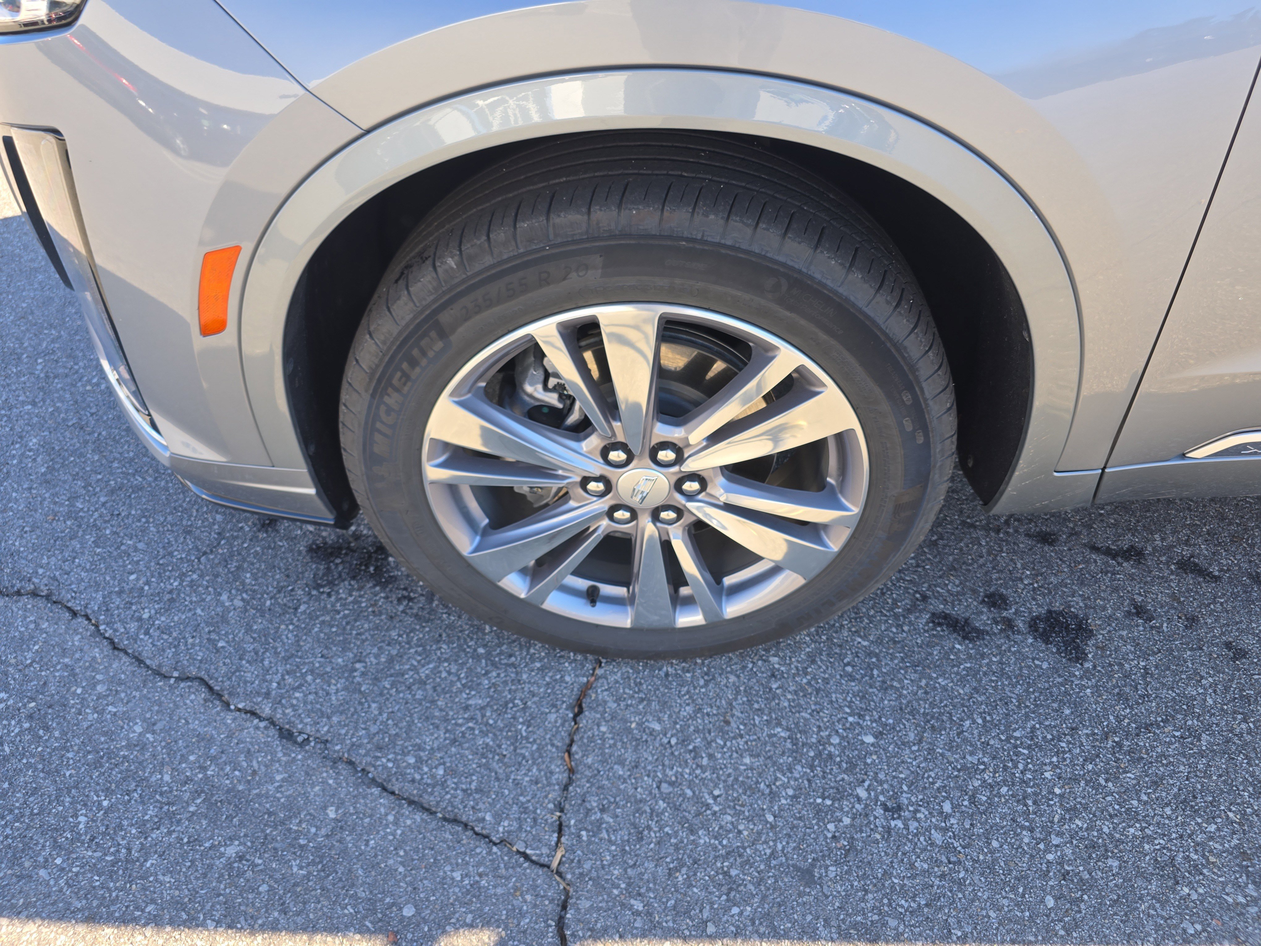 Used 2025 Cadillac XT6 Premium Luxury image 11