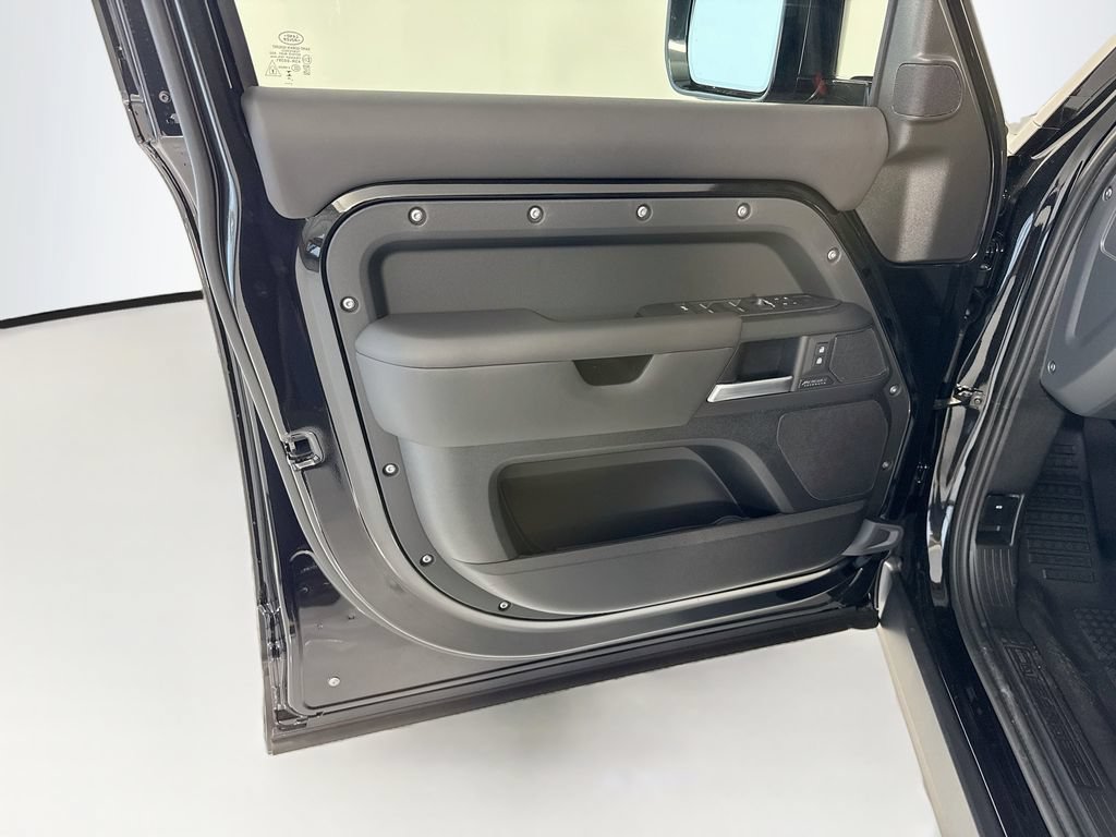New 2026 Land Rover Defender 110 X-Dynamic SE AWD/4WD image 24
