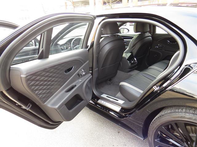Used 2023 Bentley Flying Spur W12 image 22