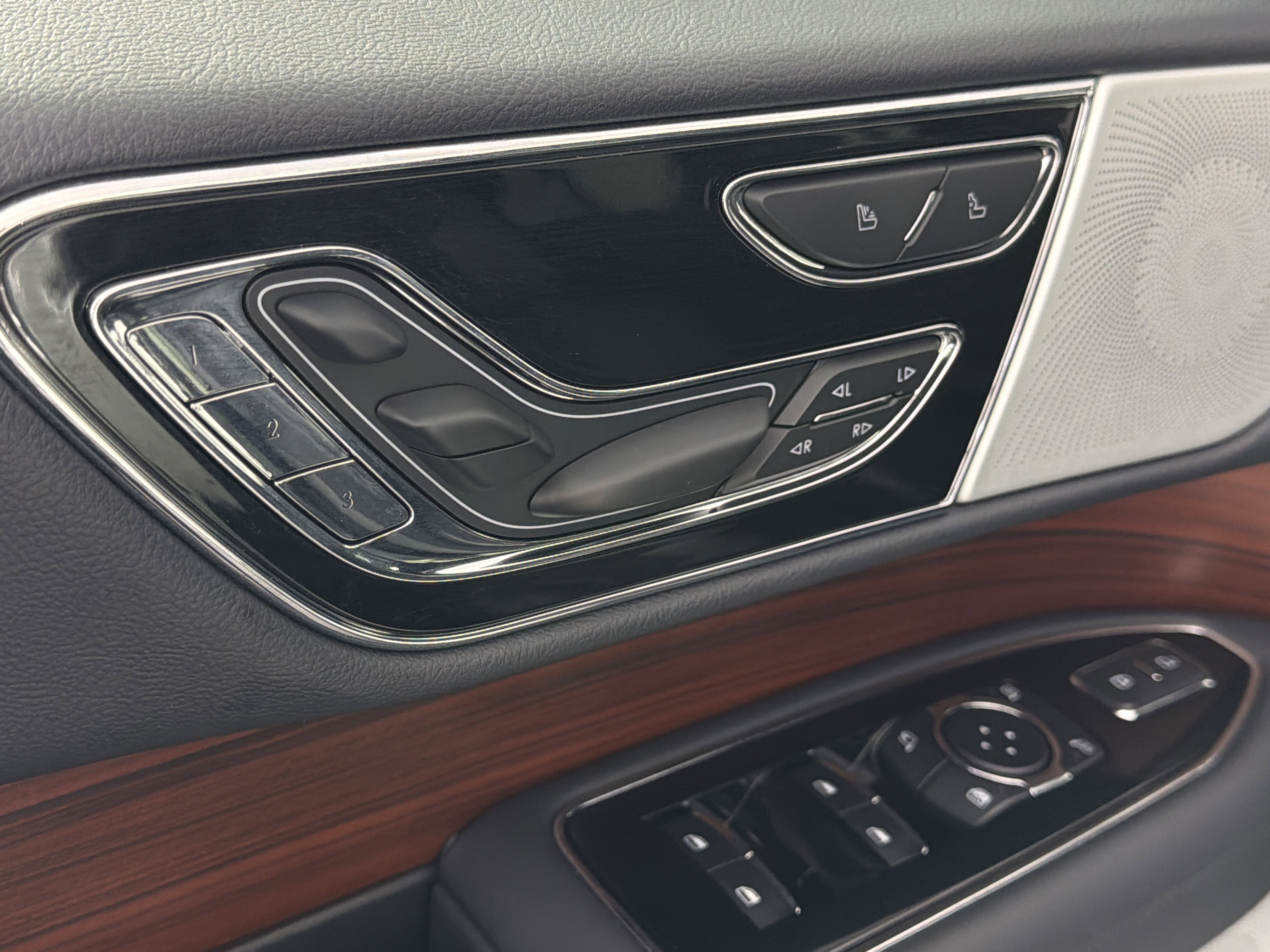 Used 2024 Lincoln Navigator Reserve image 12