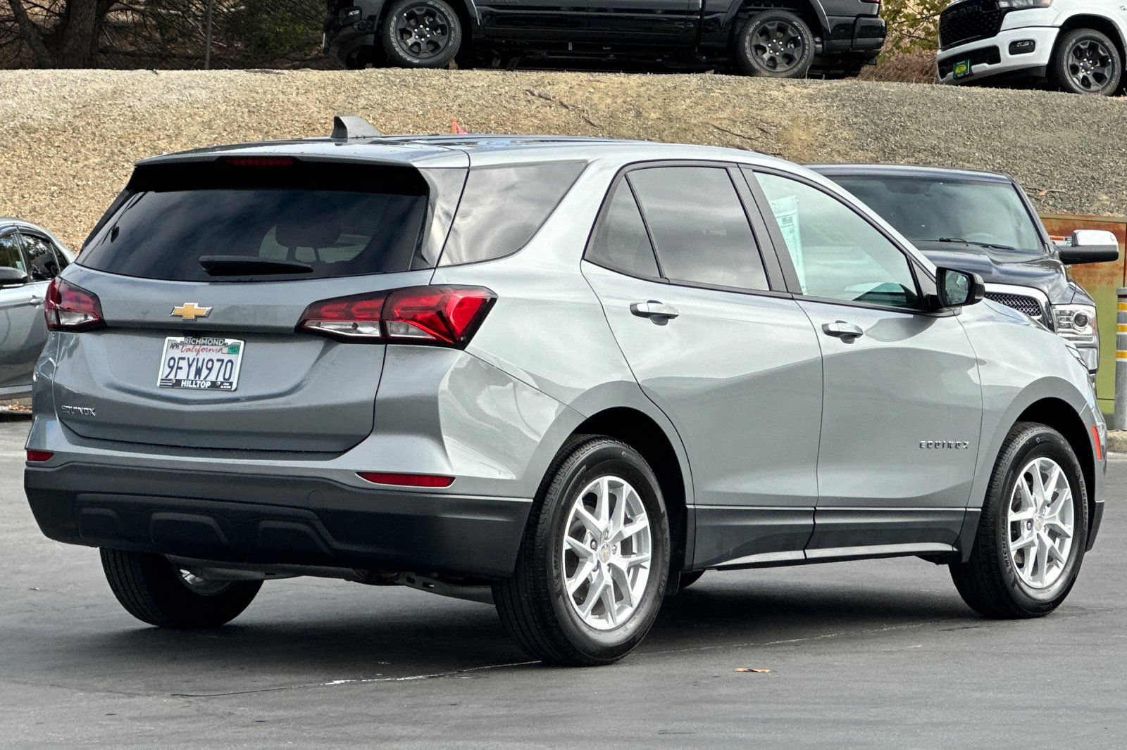 Used 2023 Chevrolet Equinox LS w/ LS Convenience Package FWD image 4