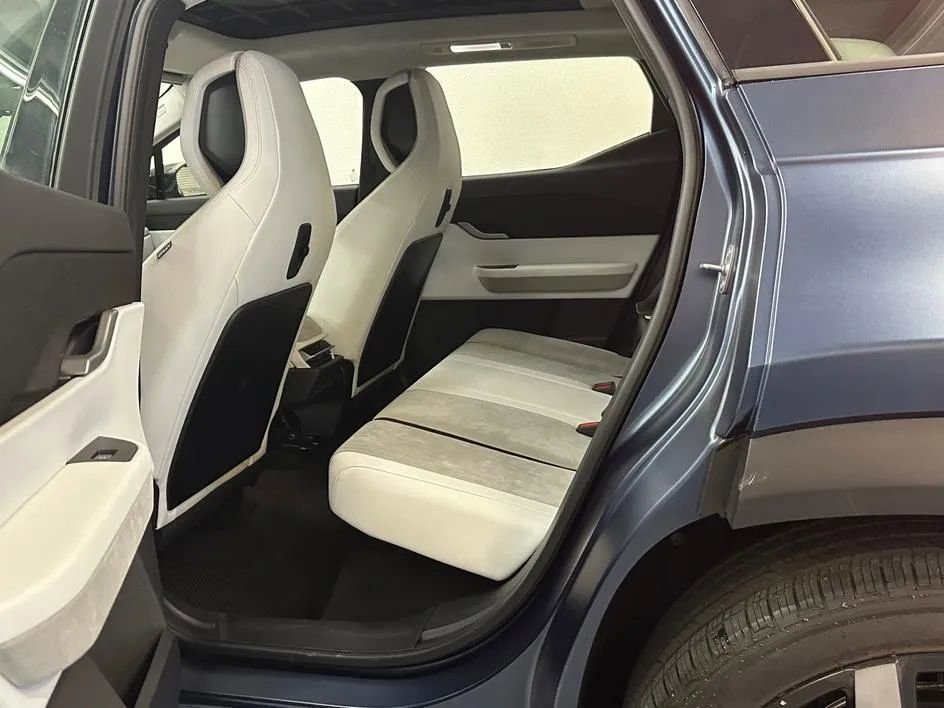 Used 2023 Fisker Ocean One AWD/4WD image 17