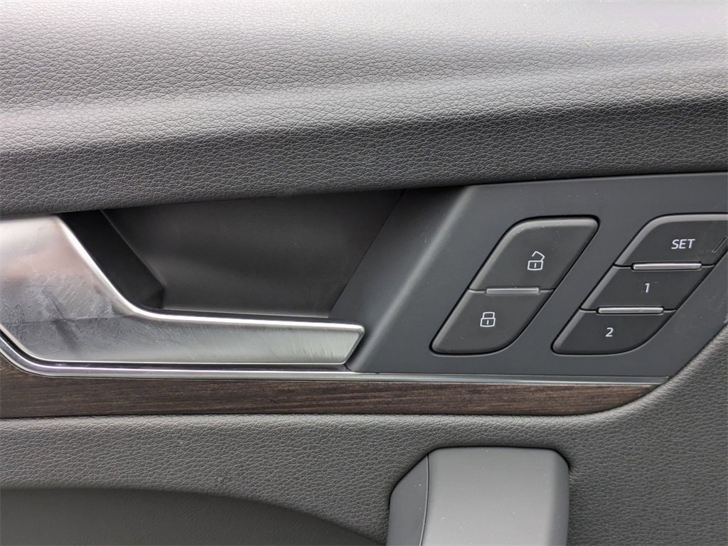 Used 2024 Audi Q5 2.0T Premium w/ Convenience Package image 11