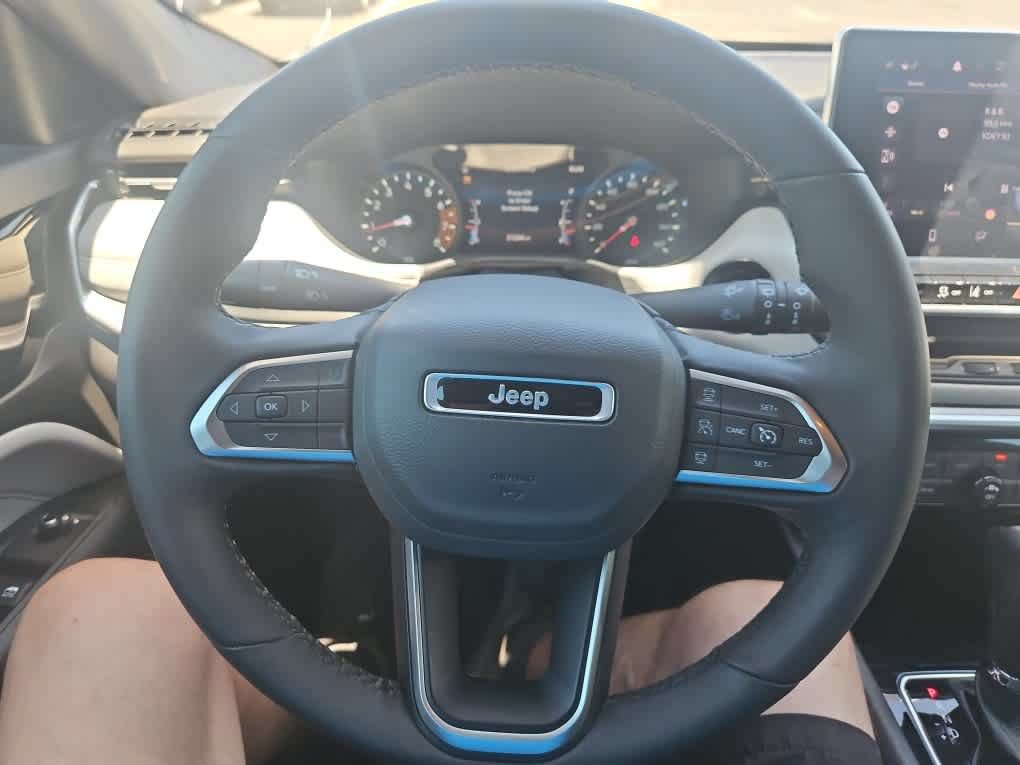 Used 2025 Jeep Compass Limited AWD/4WD image 15