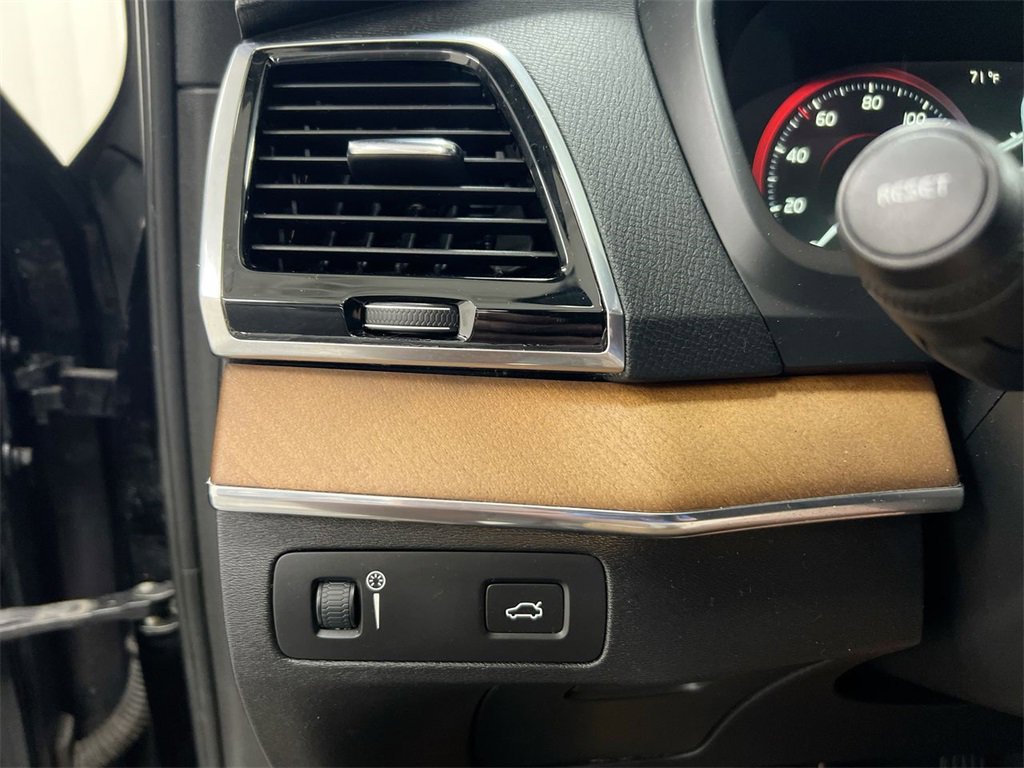 Used 2017 Volvo XC90 T6 Inscription w/ Vision Package image 17