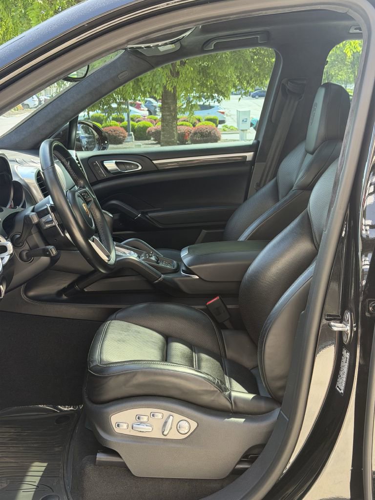 Used 2018 Porsche Cayenne Turbo S AWD/4WD image 15