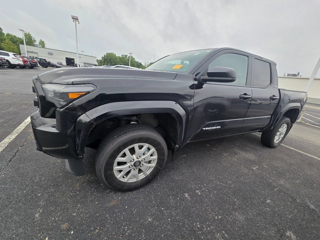 Certified 2024 Toyota Tacoma SR5 AWD/4WD image 5