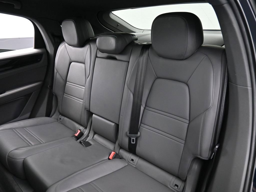 Certified 2021 Porsche Cayenne Coupe image 24