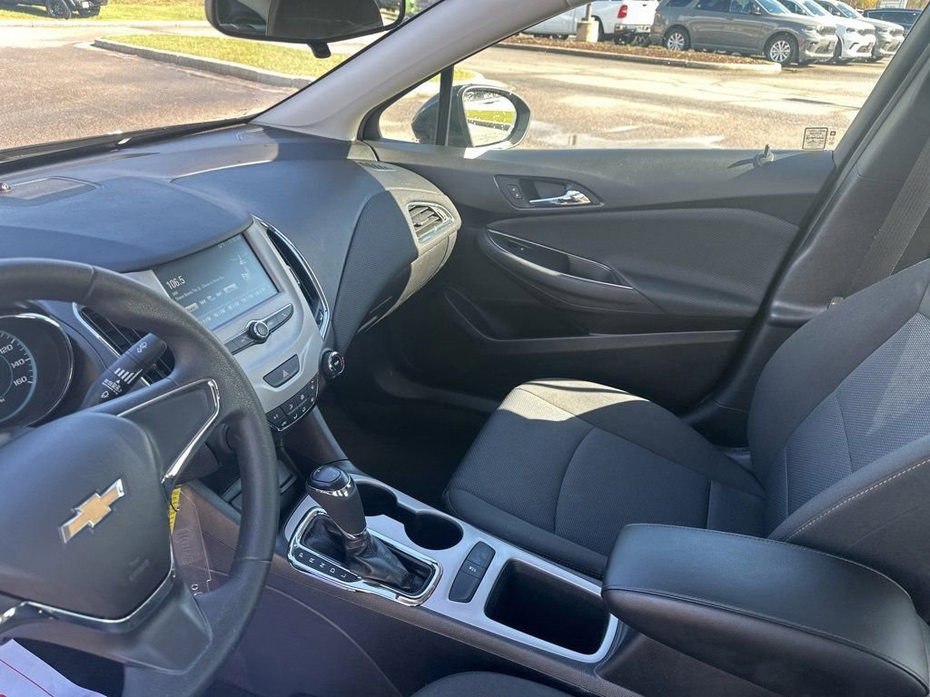 Used 2018 Chevrolet Cruze LS image 17
