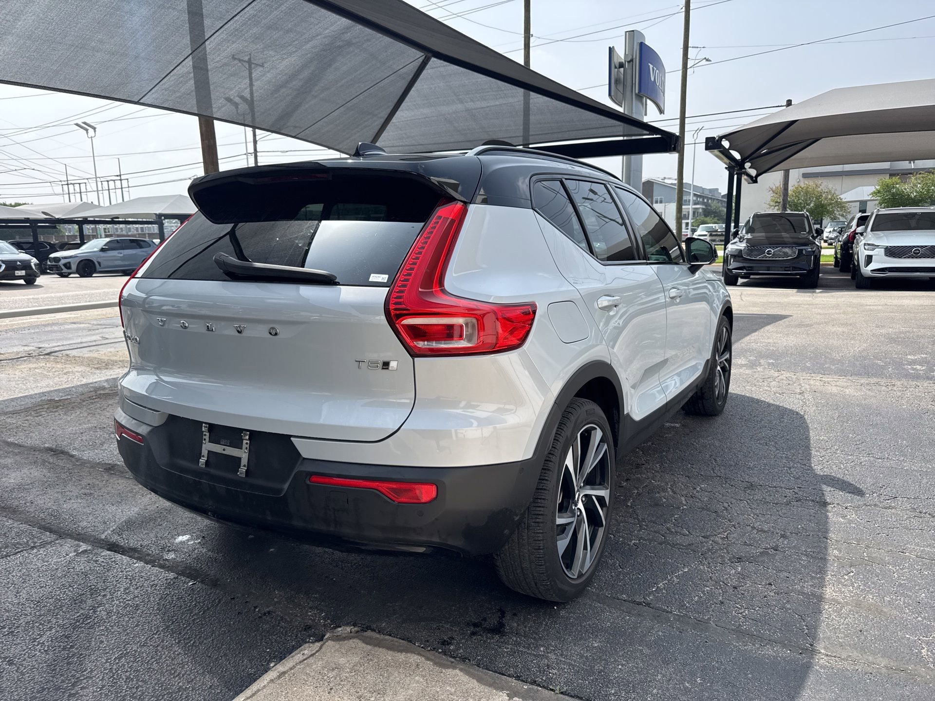 Used 2021 Volvo XC40 T5 R-Design w/ Advanced Package AWD/4WD image 5