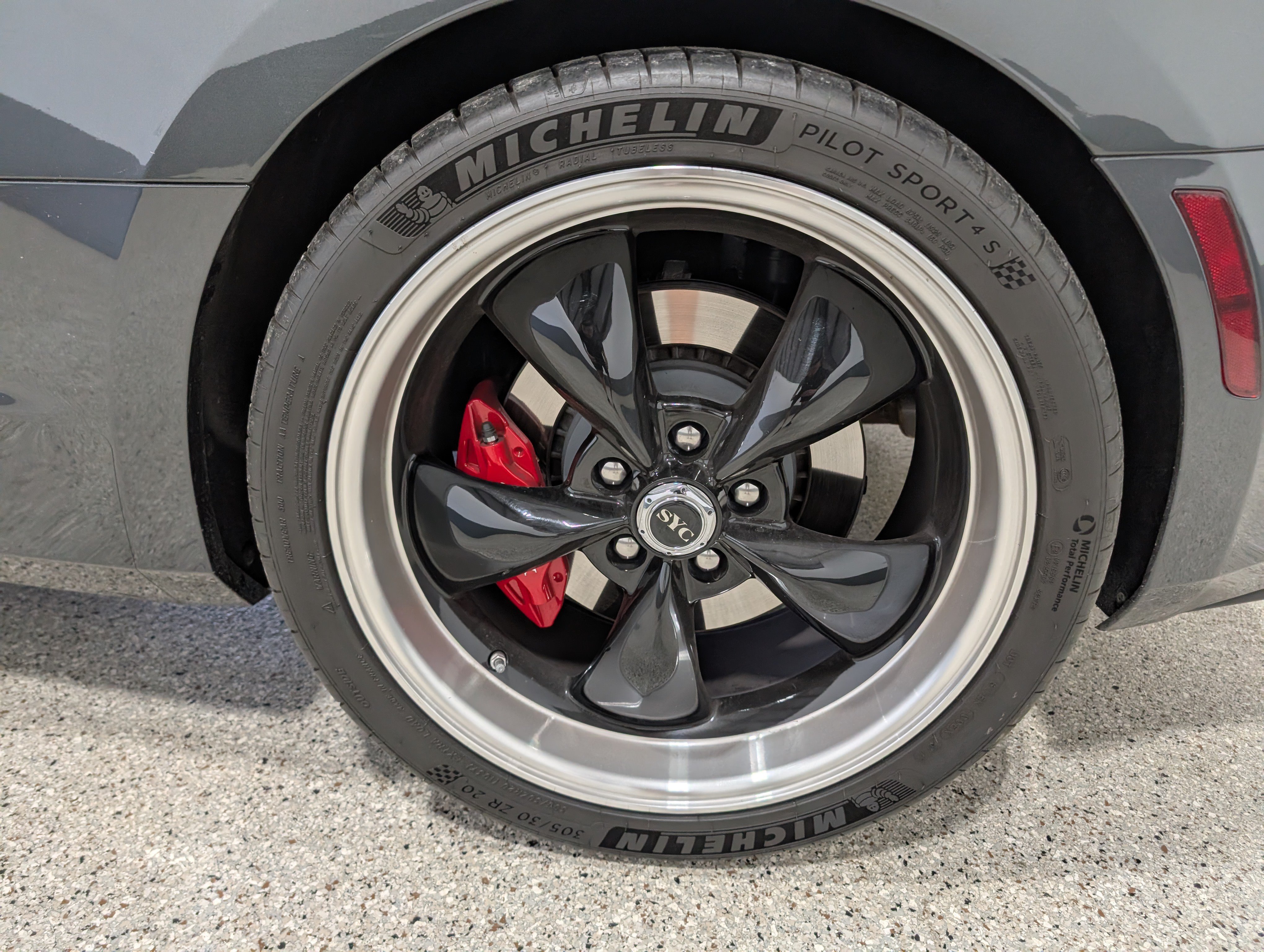 Used 2018 Chevrolet Camaro SS RWD image 10