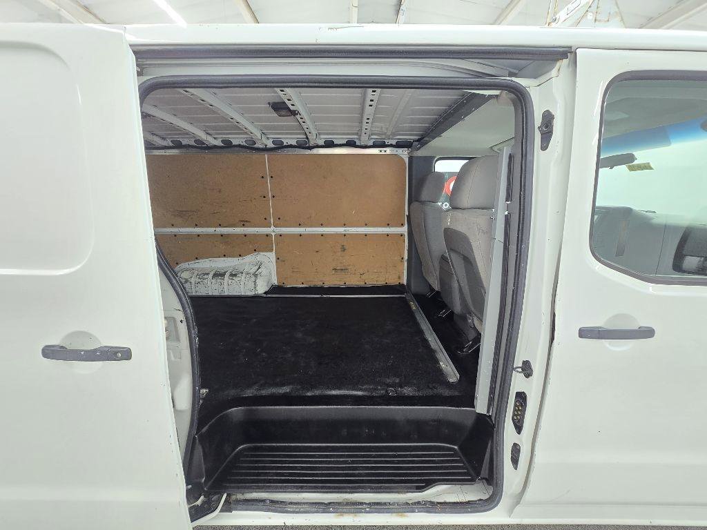 Used 2017 Nissan NV 2500 SV w/ Technology Package RWD image 14