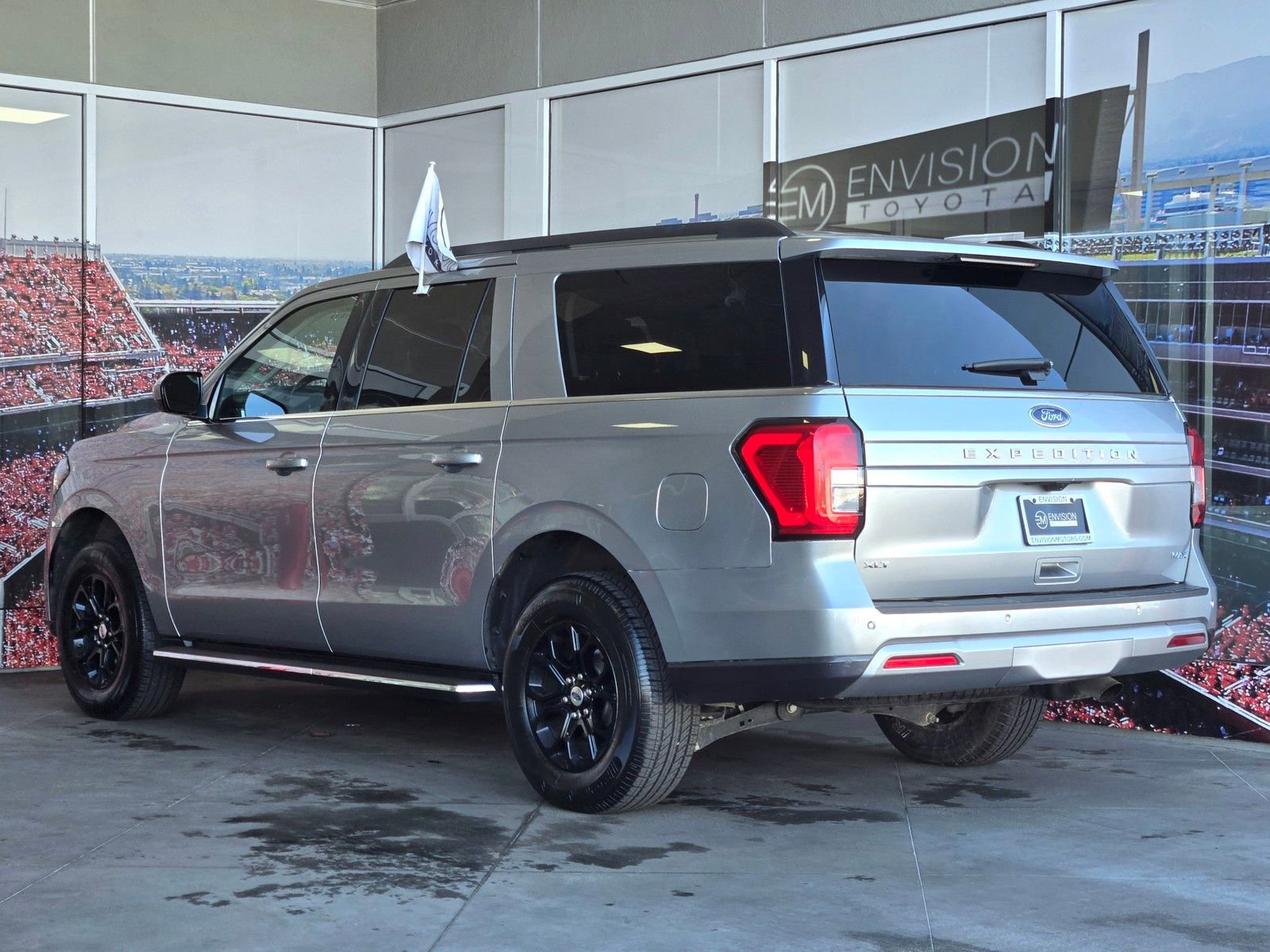 Used 2023 Ford Expedition Max XLT image 6