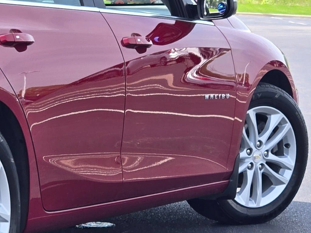 Used 2017 Chevrolet Malibu LT FWD image 13